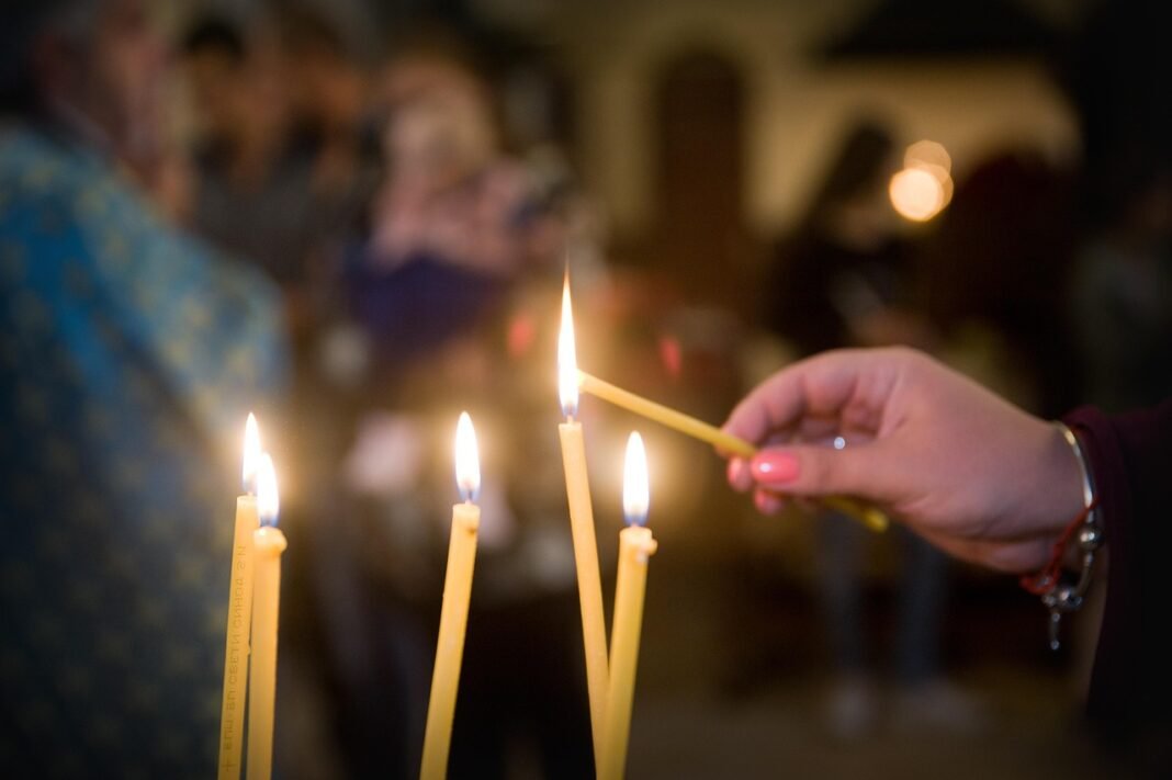 Lumina Sfântă de la Ierusalim, adusă astăzi în România / Foto: Freepik