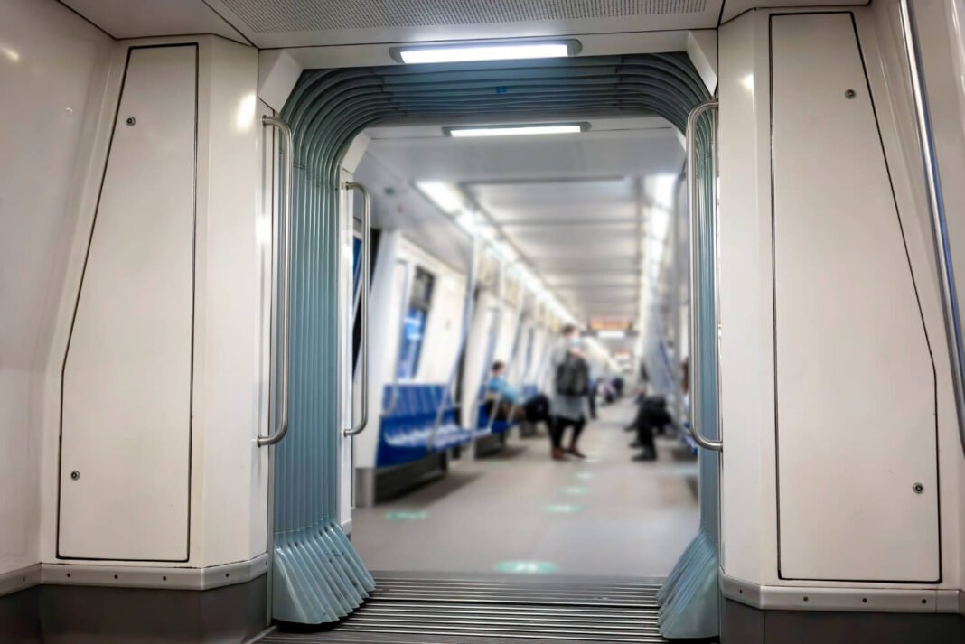 Scumpirea biletului de la metrou, amânată pentru 60 de zile / Foto: Freepik
